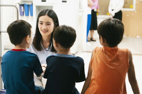 Ý Nhi thăm Trung tâm nuôi dưỡng bảo trợ trẻ em Linh Xuân.