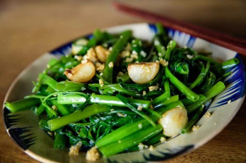 Rau muống xào tỏi Rau muống xào tỏi