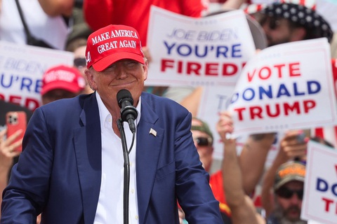Ứng viên tổng thống Đảng Cộng hòa Donald Trump trong một sự kiện tranh cử tại Las Vegas, bang Nevada ngày 9-6 - Ảnh: REUTERS Ứng viên tổng thống Đảng Cộng hòa Donald Trump trong một sự kiện tranh cử tại Las Vegas, bang Nevada ngày 9-6 - Ảnh: REUTERS