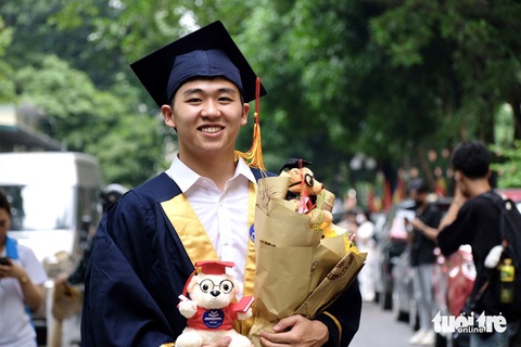 Nam sinh chuyên văn 'nhảy' sang sư phạm toán, á khoa toàn trường khi tốt nghiệp- Ảnh 3. Nam sinh chuyên văn ngoặt sang sư phạm toán, sau 4 năm học tập trở thành á khoa toàn trường - Ảnh: NGUYÊN BẢO