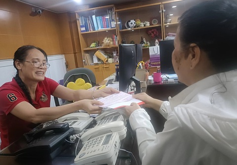 Tàu cấp cứu đường thủy cho Cần Giờ: 'Mong muốn góp chút công sức cho việc làm ý nghĩa Sáng 11-6, bạn đọc L.T.M.P. (quận 3, TP.HCM) đến tòa soạn báo Tuổi Trẻ đóng góp 20.000.000 đồng cho chương trình