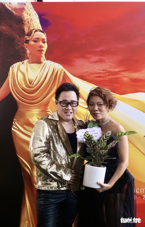 Ca sĩ Trung Quân rất thân thiết và gọi Hà Trần là Ca sĩ Trung Quân rất thân thiết và gọi Hà Trần là