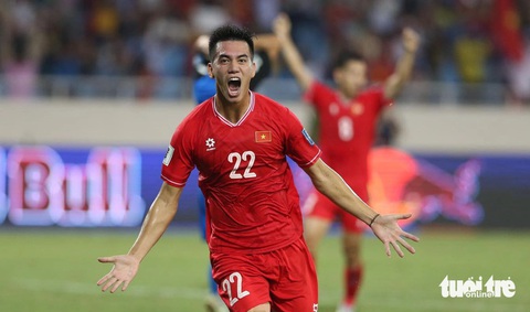 Bóng đá Việt Nam tan giấc mơ World Cup 2026- Ảnh 3. Tiến Linh thăng hoa dưới thời HLV Kim Sang Sik sau trận thắng Philippines - Ảnh: HOÀNG TÙNG