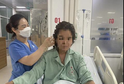 Cô gái được cứu sống sau khi bị sét đánh ngừng tim - Ảnh: Bệnh viện cung cấp Cô gái được cứu sống sau khi bị sét đánh ngừng tim - Ảnh: Bệnh viện cung cấp
