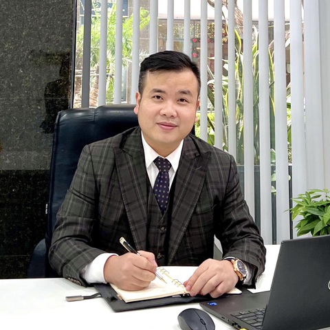 Tính ra bến xe ngủ, 3 mẹ con được chở đi ăn, giúp tìm được việc ngay trong đêm- Ảnh 3. Anh Vũ Trường Định (34 tuổi) hiện làm việc trong lĩnh vực ngân hàng ở phường Mễ Trì, quận Nam Từ Liêm, TP Hà Nội - Ảnh: NVCC