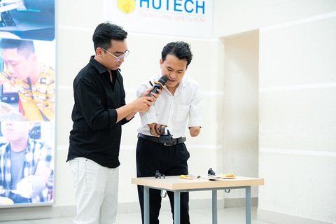Nguyễn Ngọc Nhứt thị phạm cách sử dụng sản phẩm bộ khớp đa năng Nguyễn Ngọc Nhứt thị phạm cách sử dụng sản phẩm bộ khớp đa năng