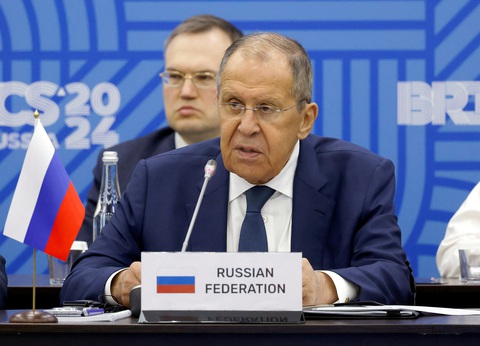 Việt Nam dự đối thoại của nhóm BRICS tại Nga- Ảnh 2. Ngoại trưởng Nga Sergey Lavrov phát biểu tại phiên đối thoại - Ảnh: REUTERS