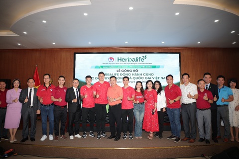 Herbalife Việt Nam tiếp tục tài trợ các đội tuyển bóng đá quốc gia 2024 - 2027- Ảnh 2. Herbalife Việt Nam tiếp tục tài trợ các đội tuyển bóng đá quốc gia 2024 - 2027- Ảnh 2.