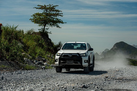 Phân khúc bán tải: Xe quen trở lại đường đua- Ảnh 3. Hilux Adventure kế thừa các tính năng đắt giá trong gói trang bị an toàn Toyota Safety Sense