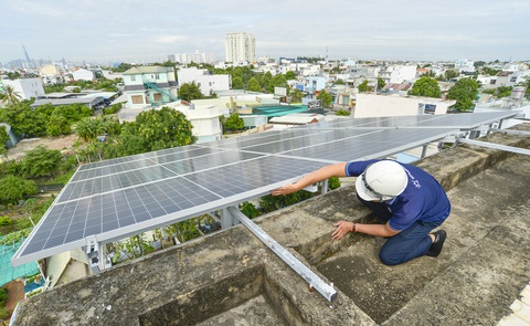 Điện mặt trời trên mái nhà người dân ở TP Thủ Đức, TP.HCM (ảnh chụp sáng 10-6) - Ảnh: QUANG ĐỊNH Điện mặt trời trên mái nhà người dân ở TP Thủ Đức, TP.HCM (ảnh chụp sáng 10-6) - Ảnh: QUANG ĐỊNH