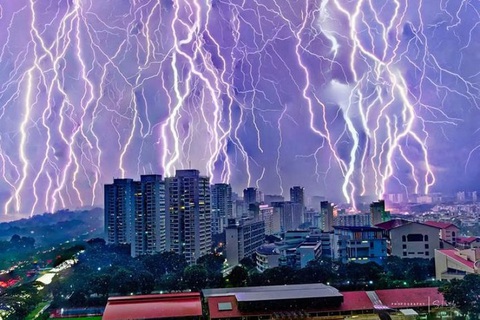 'Thủ đô sấm sét' của thế giới là nơi nào?- Ảnh 1. Singapore được ghi nhận là một trong những nước có tỉ lệ sấm sét cao nhất Đông Nam Á - Ảnh: Straits Times