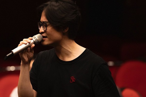Hà Anh Tuấn tung ảnh tập luyện trước giờ G live concert 'Sketch a rose' Singapore, fan rần rần ‘lên đồ’- Ảnh 2. Hà Anh Tuấn tích cực luyện tập cho live concert Sketch a rose.