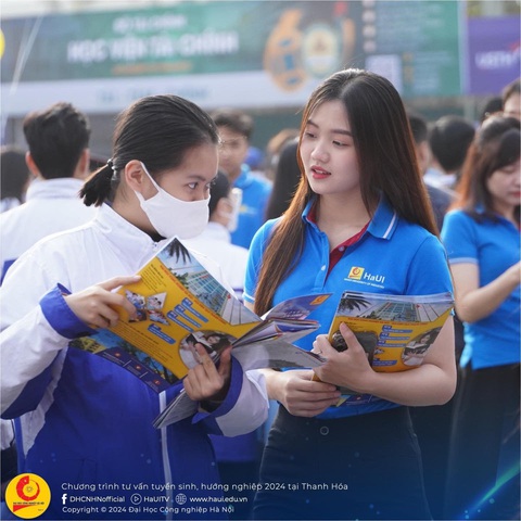 Trường Đại học Công nghiệp Hà Nội tuyển sinh đại học chính quy năm 2024- Ảnh 3. Các em học sinh được tư vấn trong các đợt tuyển sinh hướng nghiệp của nhà trường