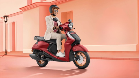 Yamaha ra mắt xe tay ga hybrid có công nghệ gọi xe không sợ 'lạc', đấu Honda Vision- Ảnh 4. Yamaha Fascino S 2024 được trang bị động cơ hybrid 125cc phun xăng điện tử, làm mát bằng không khí, tuân thủ tiêu chuẩn khí thải BS VI giai đoạn 2 của Yamaha. Đó là nhờ tính năng SMG hoạt động như một động cơ điện để trợ lực giúp giảm độ trễ khi xe tăng tốc từ vị trí xuất phát hoặc leo dốc, đồng thời cho phép động cơ khởi động một cách