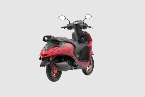 Yamaha ra mắt xe tay ga hybrid có công nghệ gọi xe không sợ 'lạc', đấu Honda Vision- Ảnh 7. Yamaha Fascino S 2024 có 3 tùy chọn màu sắc gồm: Đỏ mờ (striking Matte Red), Đen mờ (sleek Matte Black) và Xanh mờ đậm (Dark Matte Blue). Xe có giá 93.730 Rs (khoảng 28,6 triệu đồng), riêng bản Dark Matte Blue có giá 94.530 Rs (khoảng 26,8 triệu đồng). Ở Việt Nam, do nhập khẩu tư nhân, xe khó giữ giá bán này. Có nơi đưa ra mức giá 48 triệu đồng cho Fascino phiên bản trước.