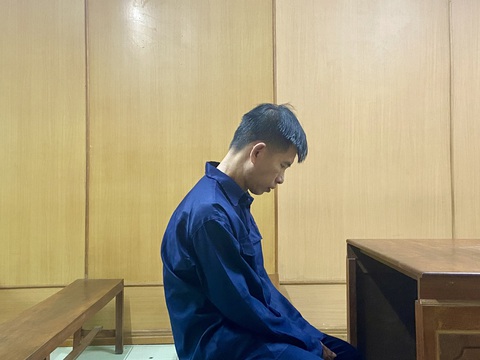 Đâm vợ do mâu thuẫn chuyện dạy con, chồng lãnh án 12 năm tù- Ảnh 1. Ông Lê Hoàng Lâm tại phiên tòa - Ảnh: KHẮC HIẾU