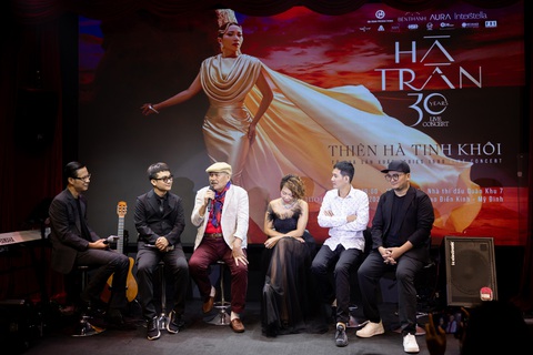 Ca sĩ Hà Trần, nhạc sĩ Trần Tiến và các thành viên ê kíp sản xuất Live concert Ca sĩ Hà Trần, nhạc sĩ Trần Tiến và các thành viên ê kíp sản xuất Live concert
