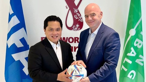 Bóng đá Indonesia đang trải qua giai đoạn thành công nhất lịch sử- Ảnh 1. Chủ tịch PSSI Erick Thohir (trái) là người nâng tầm bóng đá Indonesia - Ảnh: PSSI
