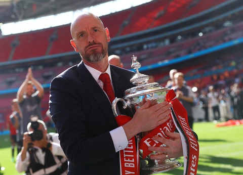 Man United không sa thải HLV Ten Hag, chuẩn bị gia hạn hợp đồng- Ảnh 1. HLV Erik Ten Hag sẽ ở lại Man United - Ảnh: REUTERS