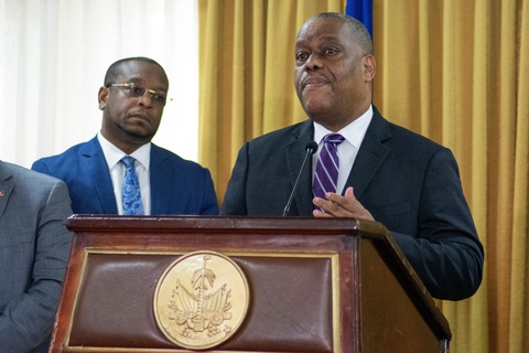 Thủ tướng Haiti Gary Connille (phải) - Ảnh: AFP Thủ tướng Haiti Gary Conille (phải) - Ảnh: AFP