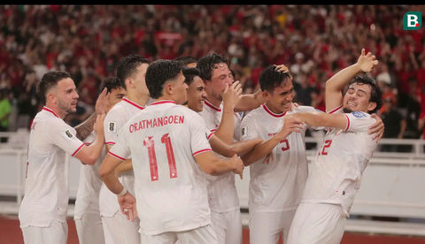 Xác định 18 đội vào vòng loại thứ 3 World Cup 2026 khu vực châu Á- Ảnh 1. Niềm vui của các cầu thủ Indonesia sau khi ghi bàn vào lưới Philippines - Ảnh: BOLA