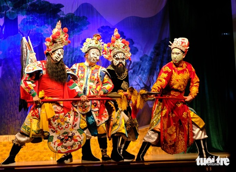 Tìm hiểu hát bội, tự tin coi hát chuyên nghiệp- Ảnh 3. Cảnh trong tuồng San hậu do Nhà hát Nghệ thuật hát bội trình diễn - Ảnh: LINH ĐOAN