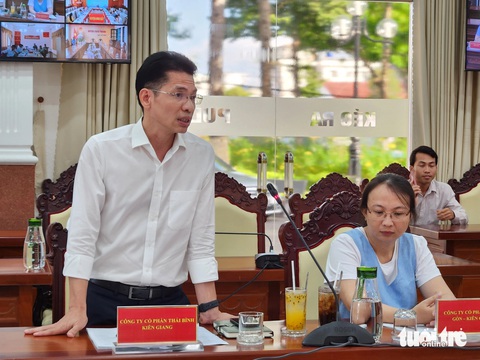 Kiên Giang tạo điều kiện để công ty thực hiện dự án, tuyển dụng lao động- Ảnh 2. Lãnh đạo Công ty Thái Bình Kiên Giang đề nghị UBND tỉnh hỗ trợ công ty tuyển dụng lao động, vì hiện nay khó tìm lao động - Ảnh: BỬU ĐẤU