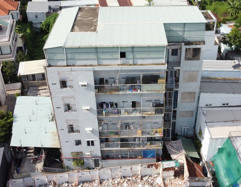 Nhiều nhà ở sai phép tại Thủ Đức biến thành chung cư, nhà trọ- Ảnh 2. Nhà ở riêng lẻ số 9/1 ngăn phòng cho thuê, trông như chung cư mini - Ảnh: MINH HÒA