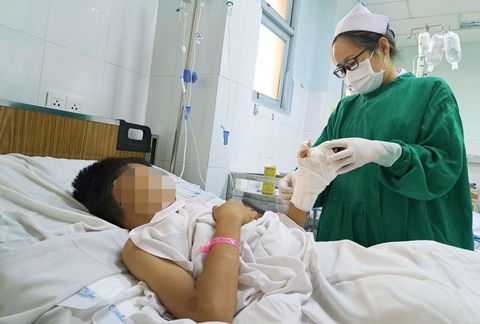 Cảnh báo nhiều trẻ bị tai nạn vào dịp hè- Ảnh 1. Một bệnh nhi bị tai nạn được điều trị tại Bệnh viện Nhi đồng 2 - Ảnh: Bệnh viện cung cấp