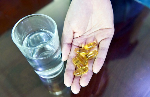 Các bác sĩ khuyến cáo không tự ý bổ sung vitamin quá liều, có thể gây ngộ độc người uống - Ảnh: DUYÊN PHAN Các bác sĩ khuyến cáo không tự ý bổ sung vitamin quá liều, có thể gây ngộ độc người uống - Ảnh: DUYÊN PHAN
