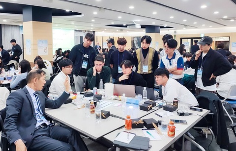 UEF đón nhiều sinh viên quốc tế đến giao lưu, học tập- Ảnh 4. UEF đón nhiều sinh viên quốc tế đến giao lưu, học tập- Ảnh 4.