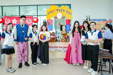 UEF đón nhiều sinh viên quốc tế đến giao lưu, học tập- Ảnh 5. UEF đón nhiều sinh viên quốc tế đến giao lưu, học tập- Ảnh 5.
