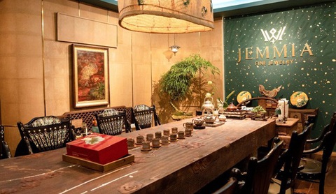 Chuyến thăm đặc biệt của Chủ tịch DMCC Ahmed Bin Sulayem tại Jemmia Diamond- Ảnh 3. Toàn cảnh không gian trà thất độc đáo tại Jemmia Diamond