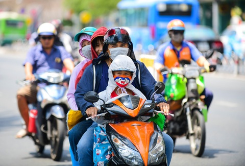 Thời tiết hôm nay 13-6: Bắc Bộ đến Bình Thuận nắng gắt; Nam Bộ nắng gián đoạn- Ảnh 1. Hôm nay 13-6, thời tiết Nam Bộ nắng gián đoạn, chỉ số tia cực tím ở mức gây hại cao - Ảnh: QUANG ĐỊNH