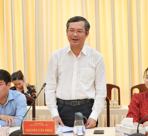 Thứ trưởng Bộ Giáo dục và Đào tạo: Cần truyền thông sớm cho kỳ thi tốt nghiệp THPT 2024- Ảnh 1. Thứ trưởng Bộ Giáo dục và Đào tạo Nguyễn Văn Phúc phát biểu tại buổi làm việc với TP Cần Thơ - Ảnh: LAN NGỌC