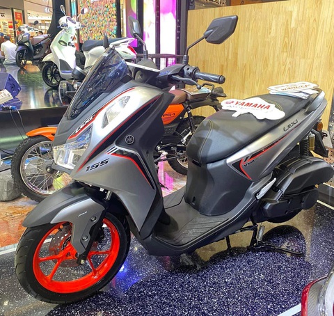 Tranh cãi về Yamaha LEXi 155: Người lo nối gót PCX, người tiếc nuối không phải là Nmax- Ảnh 1. Yamaha LEXi 155 2024 được trưng bày tại một trung tâm thương mại ở TP.HCM - Ảnh: Yamaha LEXi Vietnam Fanclub