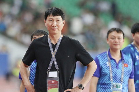 HLV Kim Sang Sik khen ngợi đội tuyển Việt Nam đã thể hiện tinh thần thi đấu nhiệt huyết và khát khao chiến thắng - Ảnh: VFF HLV Kim Sang Sik khen ngợi đội tuyển Việt Nam đã thể hiện tinh thần thi đấu nhiệt huyết và khát khao chiến thắng - Ảnh: VFF