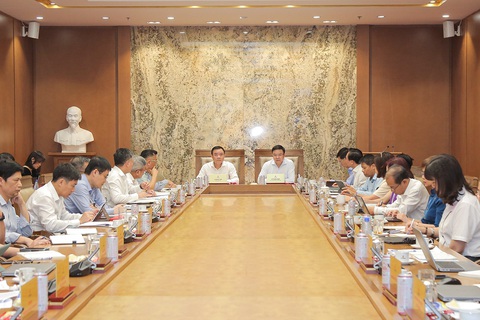 Petrovietnam duy trì tăng trưởng dù giá dầu giảm mạnh- Ảnh 1. Toàn cảnh giao ban