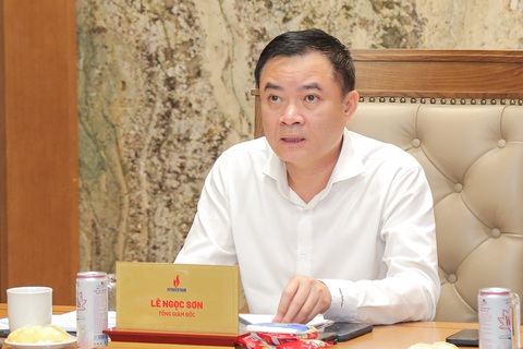 Petrovietnam duy trì tăng trưởng dù giá dầu giảm mạnh- Ảnh 3. Tổng giám đốc Lê Ngọc Sơn điều hành giao ban