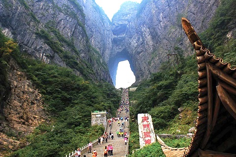 Làm du lịch nhìn từ Trung Quốc- Ảnh 2. Du lịch Trung Quốc thu hút rất nhiều du khách nội địa