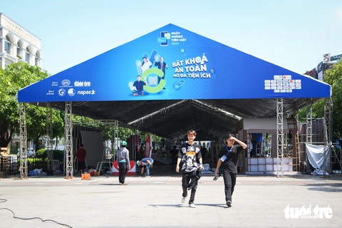 Hàng loạt sự kiện, quà tặng tại Lễ hội Không tiền mặt 2024 ở phố đi bộ Nguyễn Huệ- Ảnh 2. Toàn cảnh địa điểm diễn ra Lễ hội Không tiền mặt 2024 - Ảnh: PHƯƠNG QUYÊN