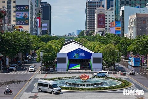Lễ hội Không tiền mặt 2024 sẵn sàng khai hội tại phố đi bộ Nguyễn Huệ- Ảnh 1. Lễ hội Không tiền mặt 2024 và chương trình Khuyến mại tập trung - Mùa mua sắm “Shopping Season” năm 2024 đã sẵn sàng khai hội tại phố đi bộ Nguyễn Huệ - Ảnh: PHƯƠNG QUYÊN