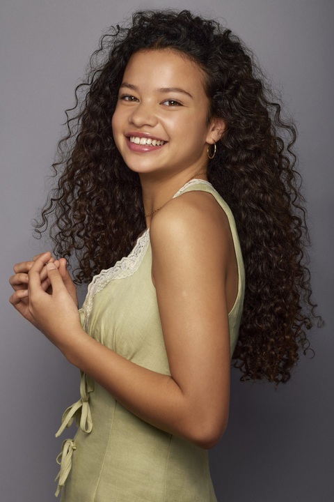 Chân dung diễn viên Moana live action như bước ra từ tranh vẽ- Ảnh 2. Nữ diễn viên 17 tuổi Catherine Laga‘ai gây bất ngờ khi có ngoại hình giống hệt Moana trong tranh vẽ