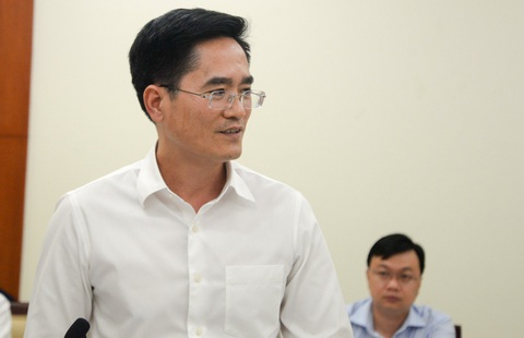 Chủ tịch TP Thủ Đức gợi ý mô hình xe buýt điện chạy trên đường ray- Ảnh 2. Ông Trần Quang Lâm - giám đốc Sở Giao thông vận tải TP.HCM - nêu ý kiến - Ảnh: L.T