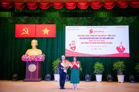 Lan tỏa yêu thương và tôn vinh những tấm lòng vàng hiến máu- Ảnh 4. Ông Chinoros Benjachavakul là một trong những gương hiến máu tiêu biểu tại CPV