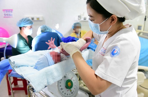 Sinh con 'thuận tự nhiên' tại nhà: Thỏa mãn cái tôi, gây hại cho con- Ảnh 1. Nên đến bệnh viện sinh con để mẹ và con được an toàn - Ảnh: DUYÊN PHAN
