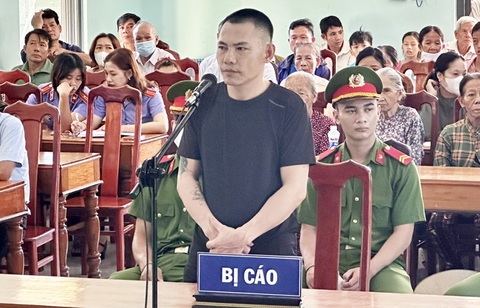 13 năm 6 tháng tù cho người kề rựa vào cổ cướp tiền chủ cây xăng- Ảnh 1. Bị cáo Vũ Viết Hải tại phiên tòa - Ảnh: M.T.