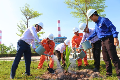 Nhà Máy Nhiệt Điện Vĩnh Tân 2 đạt sản lượng điện tích lũy 65 tỉ Kwh- Ảnh 3. Chương trình phát động Tết trồng cây hàng năm của Công ty