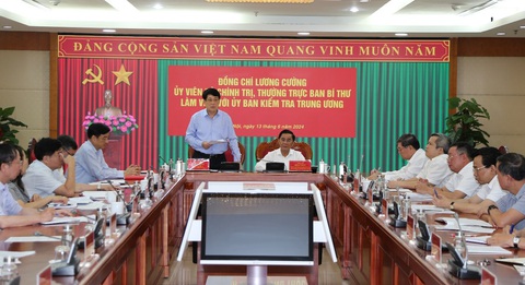 Thường trực Ban Bí thư yêu cầu xử lý dứt điểm vi phạm AIC, Vạn Thịnh Phát, Phúc Sơn, Thuận An- Ảnh 1. Thường trực Ban Bí thư Lương Cường phát biểu tại buổi làm việc - Ảnh: UBKT Trung ương