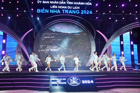 Khai mạc Liên hoan du lịch biển Nha Trang 2024- Ảnh 1. Khai mạc chương trình Liên hoan du lịch biển Nha Trang 2024 - Ảnh: TRẦN HOÀI